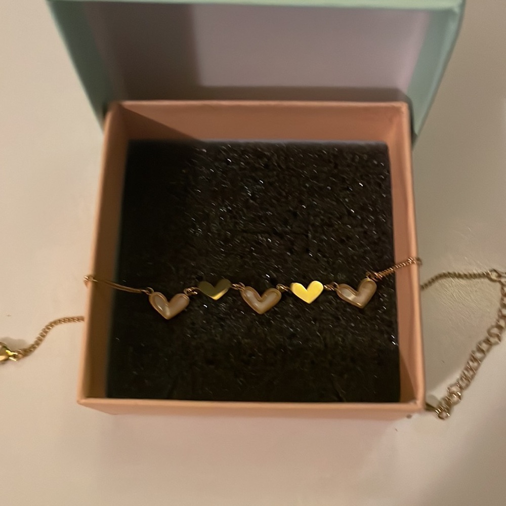 Women’s heart shaped ankle bracelet with white opal center gold tone Jewelry. - Picture 4 of 6